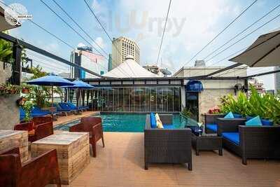 Nomad Rooftop Lounge And Bar