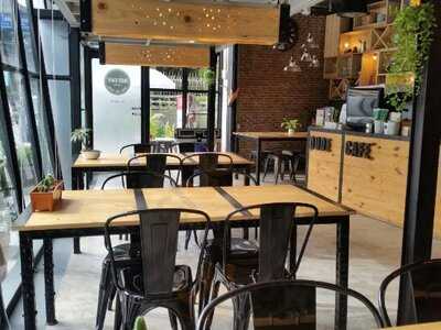 Dude Cafe'