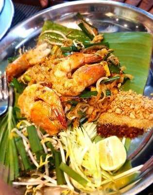 ผัดไทยแม่ทองใบ