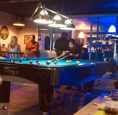 ชิล ชิล บาร์ แอนด์ เรสเตอร์รองส์