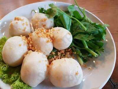 ร้านอาหาร บ้านกลางกรุง