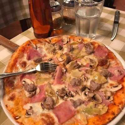 ร้านอาหารอิตาเลี่ยน บาซิลิโกพิซเซอเรีย