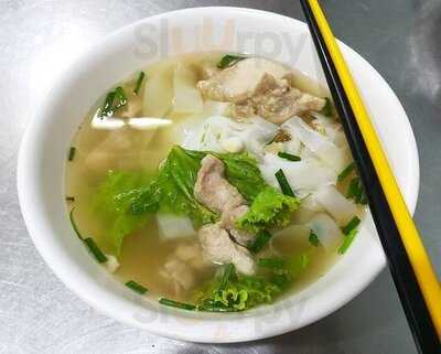 ก๋วยเตี๋ยวคั่วไก่เจ๊เค็ง เจ๊งิ้ม