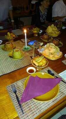 ร้านอาหารนพรัตน์