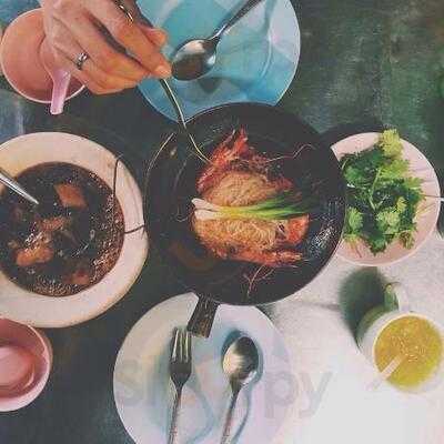 ก๋วยเตี๋ยวลูกชิ้นปลาเย็นตาโฟเยาวราช