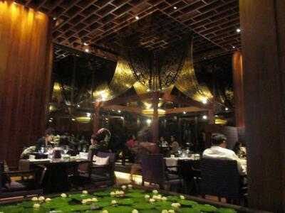 ห้องอาหาร สระบัวบายกินกิน