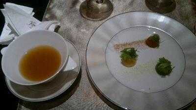 ห้องอาหาร สระบัวบายกินกิน