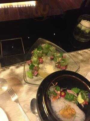 ห้องอาหาร สระบัวบายกินกิน