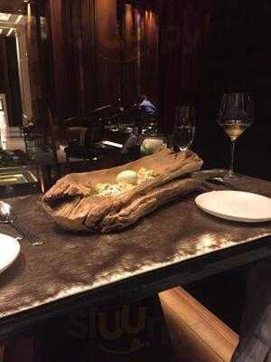 ห้องอาหาร สระบัวบายกินกิน