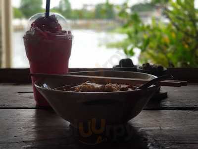 สี่แยกหัวตะเข้ คาเฟ่ แอนด์ เกสท์เฮ้าส์