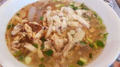 ก๋วยเตี๋ยวไก่แม่ศรีเรือน สาขาพาราไดซ์