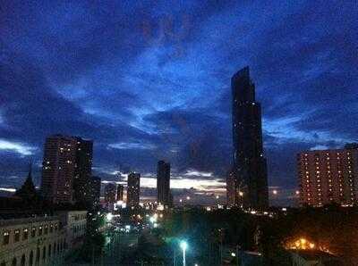 บริดจ์ คาเฟ่ แอนด์ อาร์ท สเปซ