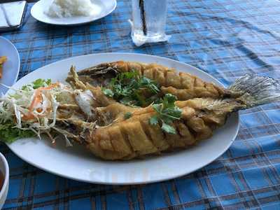 ร้านอาหาร แก้มลิง