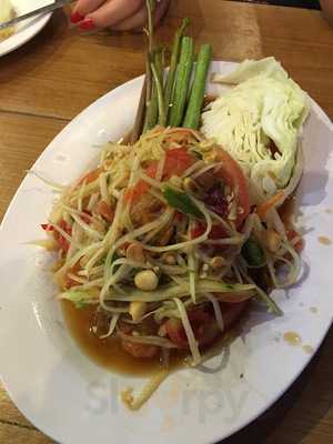 ร้านอาหาร แก้มลิง