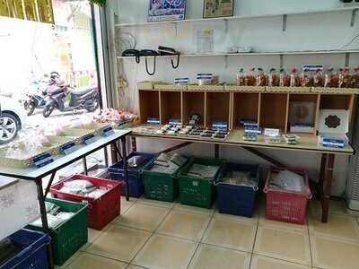 ร้านชูถิ่น