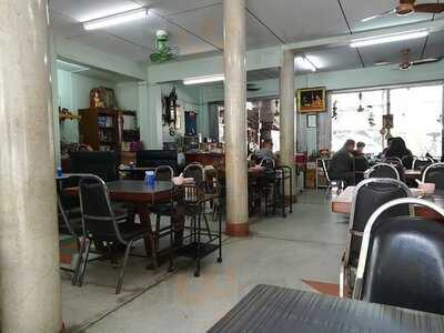 ภัตตาคาร ผ่านฟ้า