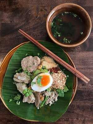 เดอะชาม ก๋วยเตี๋ยวต้มยำสุโขทัย