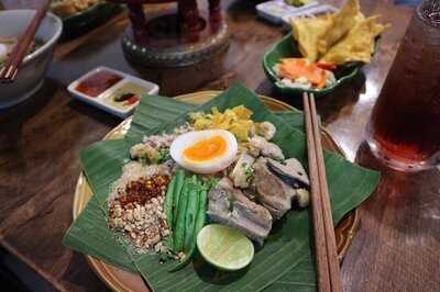 เดอะชาม ก๋วยเตี๋ยวต้มยำสุโขทัย