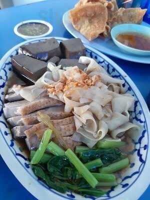 ไก่แก้วก๋วยเตี๋ยวเป็ด