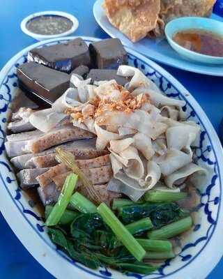 ไก่แก้วก๋วยเตี๋ยวเป็ด