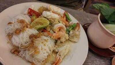 ร้านอาหาร แสนแซ่บ (นุ่น วรนุช)