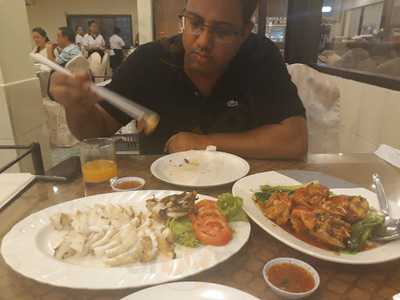 นิวคอสโมไทย ภ้ตตาคาร