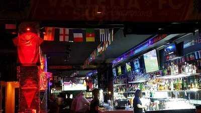 วิทช์ ออยสเตอร์ บาร์ แอนด์ เรสเตอรองท์