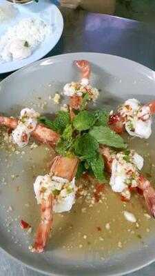 ร้านอาหาร ไฟกลมธนา