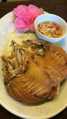 ร้านอาหาร ไฟกลมธนา