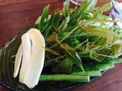 ร้านอาหาร เรือนแม่หลุย