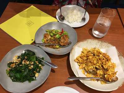 ร้านอาหาร เรือนแม่หลุย