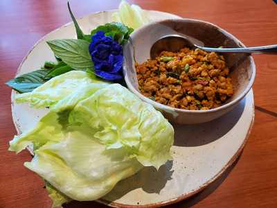 ร้านอาหาร เรือนแม่หลุย