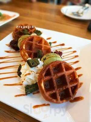 เออร์ลี่ ไบท์ คาเฟ่