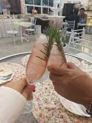 Akari Cafe & Tea Room