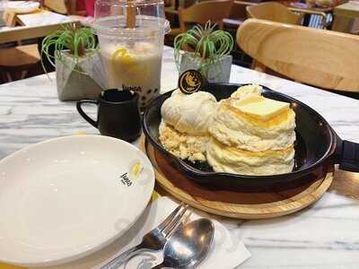 Lunar Nuna Korean Desserts Cafe