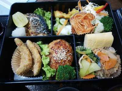 Haru Ranman Comic Cafe & Bar