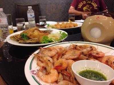 สมบูรณ์ไชนีส