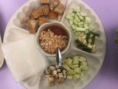 ร้านอาหาร มาดามออง