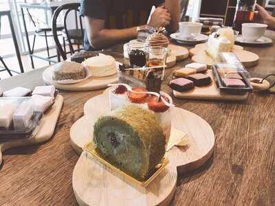 Platinum Cafe ＆dessert Shop From Shirokanedai