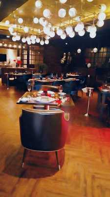 Grotto Champaign And Wine Bar