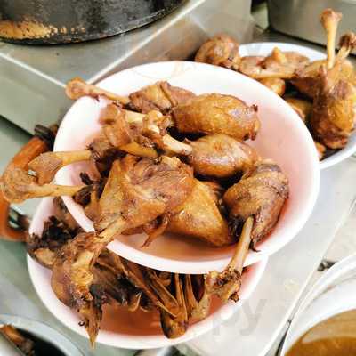 ก๋วยเตี๋ยวเป็ดเต้นระบำ