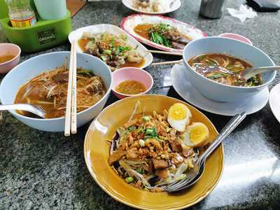 ก๋วยเตี๋ยวเป็ดเต้นระบำ