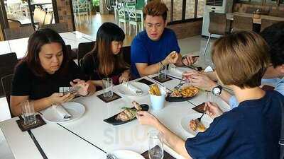 Restaurant (golden Foyer Bangkok)