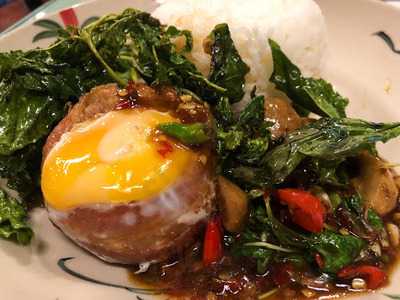 ซ้ายปลาร้า ขวาเนย