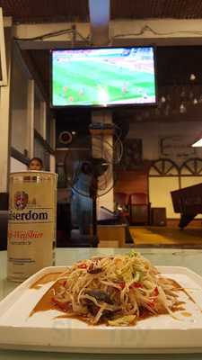 ซ้ายปลาร้า ขวาเนย