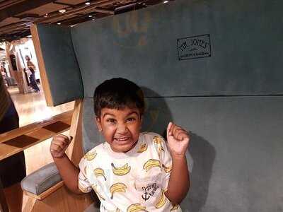 มิสเตอร์โจนส์ ออร์ฟาเนจ