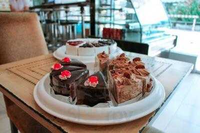 ยูอาร์สเตชั่น ร้านกาแฟ