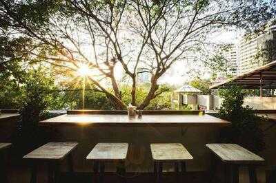 บ้านเพื่อน เอกมัย