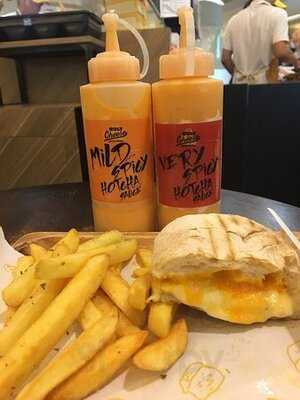 โฮลี่ชีส สาขา สีลมคอมเพล็กซ์