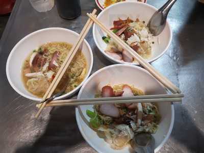 ร้านอาหาร มังกรขาว